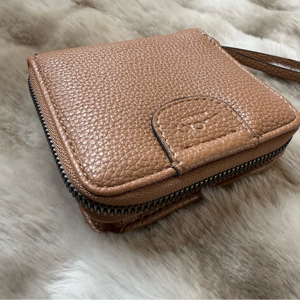 NEW Lucky Brand Wallet - Picture 2 of 7